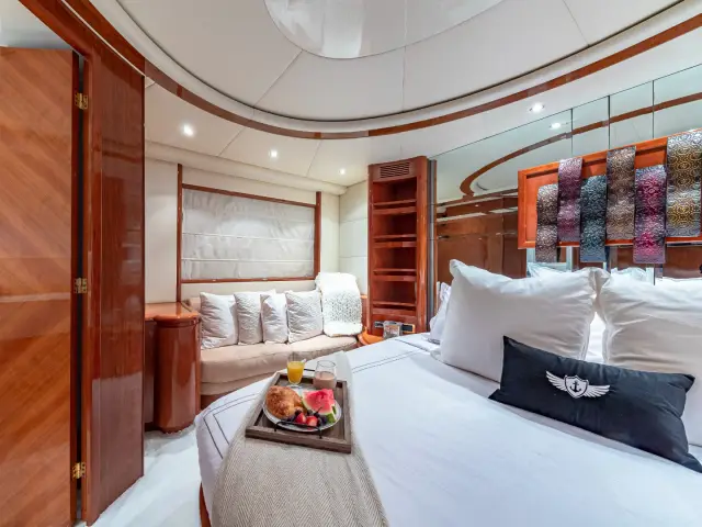 SALT SHAKER | Azimut 70 Fly — 35 / 47