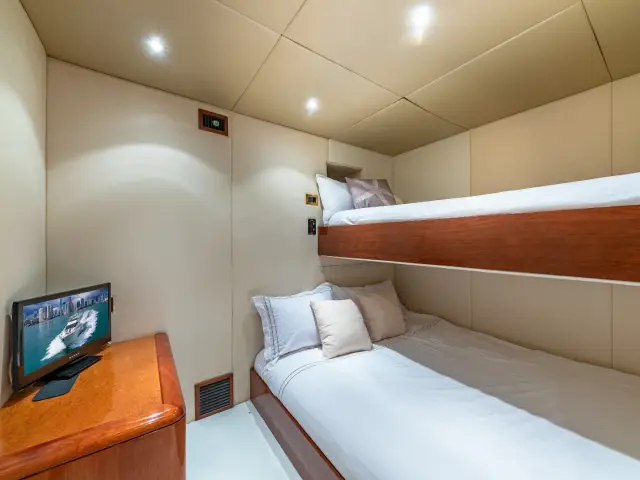 SALT SHAKER | Azimut 70 Fly — 47 / 47