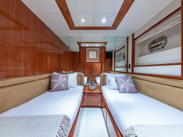 SALT SHAKER | Azimut 70 Fly — 40 / 47