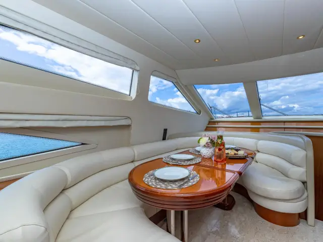 SALT SHAKER | Azimut 70 Fly — 27 / 47