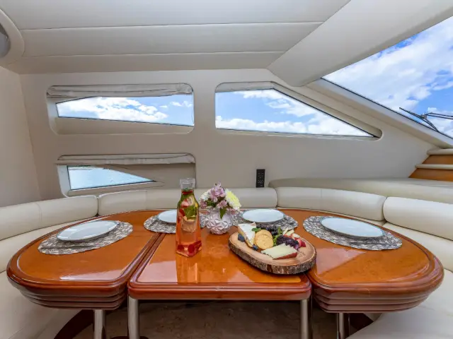 SALT SHAKER | Azimut 70 Fly — 28 / 47