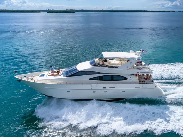 SALT SHAKER | Azimut 70 Fly — 1 / 47