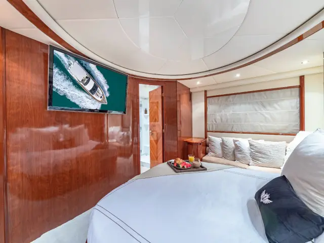 SALT SHAKER | Azimut 70 Fly — 34 / 47