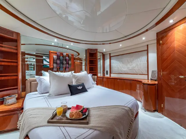 SALT SHAKER | Azimut 70 Fly — 32 / 47