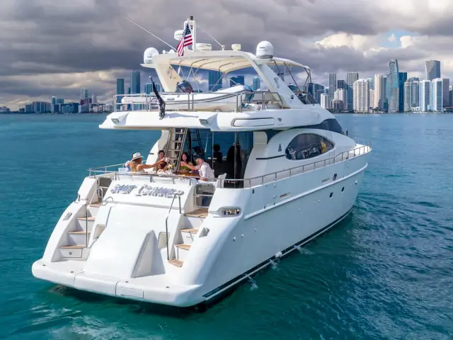 SALT SHAKER | Azimut 70 Fly — 4 / 47