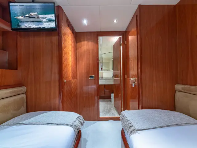 SALT SHAKER | Azimut 70 Fly — 41 / 47