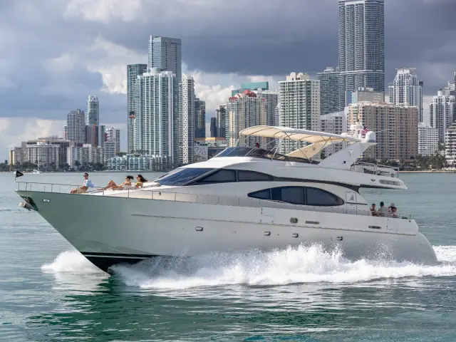 SALT SHAKER | Azimut 70 Fly — 7 / 47