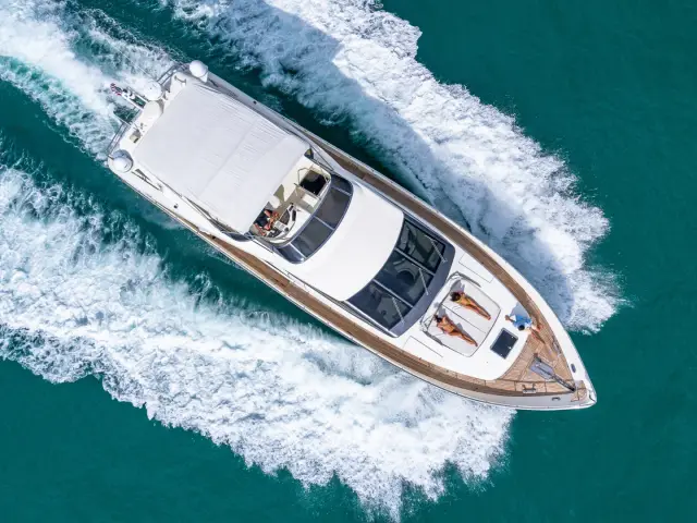 SALT SHAKER | Azimut 70 Fly — 8 / 47