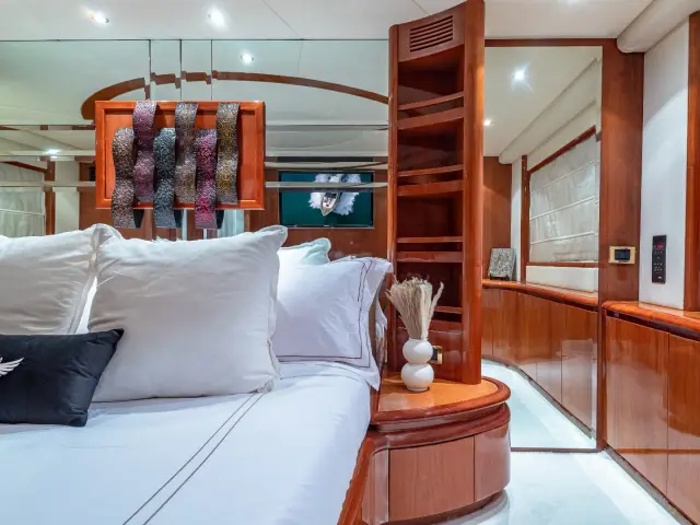 SALT SHAKER | Azimut 70 Fly — 39 / 47