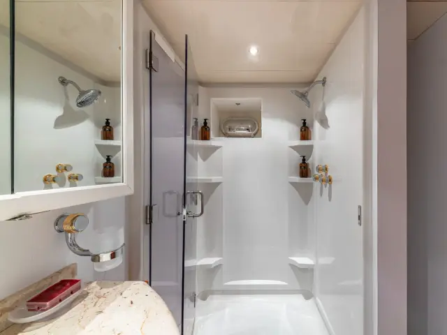 SALT SHAKER | Azimut 70 Fly — 38 / 47