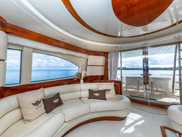 SALT SHAKER | Azimut 70 Fly — 26 / 47