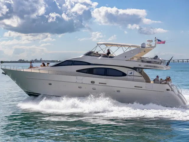 SALT SHAKER | Azimut 70 Fly — 10 / 47
