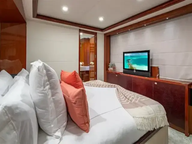 BEACHFRONT II | Princess 105 — 25 / 29