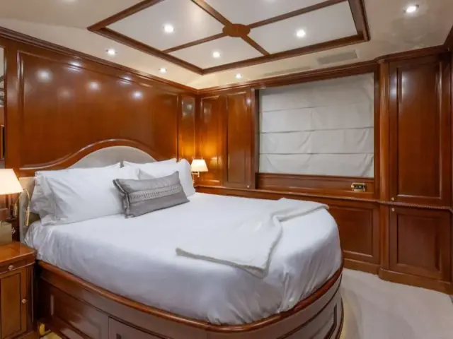 NAMASTE | Benetti 121 — 44 / 57