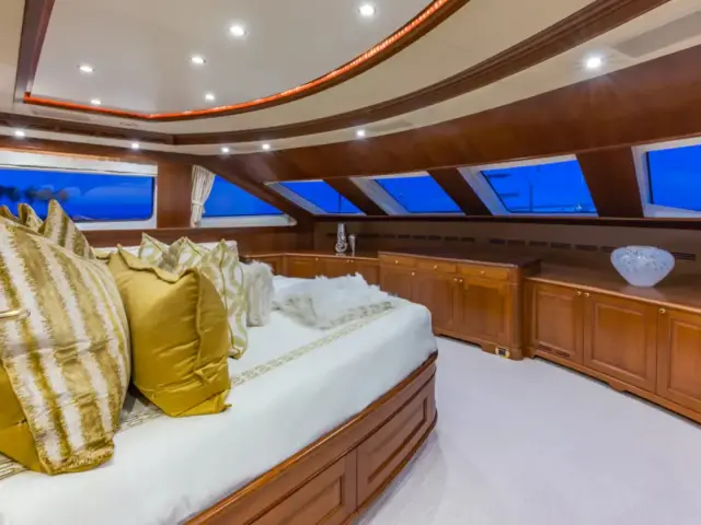 NAMASTE | Benetti 121 — 48 / 57