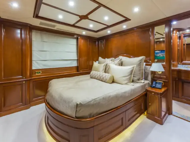 NAMASTE | Benetti 121 — 55 / 57