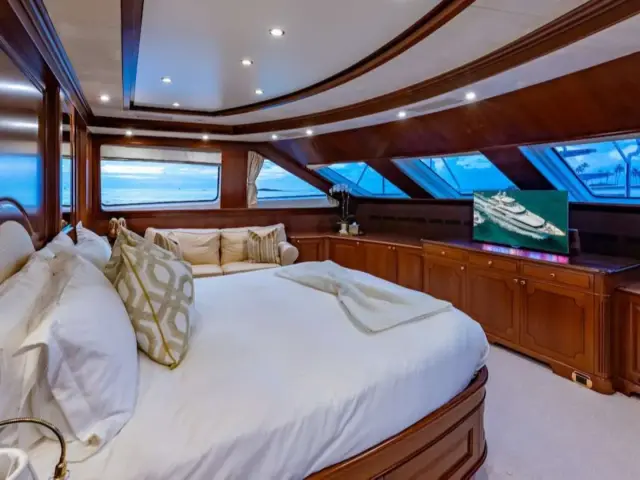 NAMASTE | Benetti 121 — 41 / 57