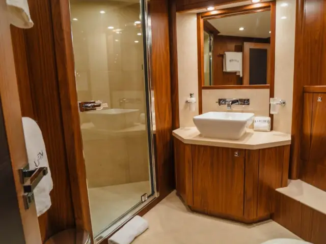 LUCIEN | Sunseeker 131 — 18 / 19
