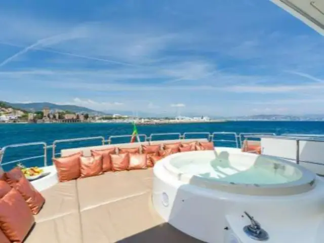ACCAMA DELTA | Azimut 100 Jumbo — 12 / 24
