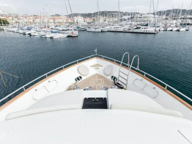 ACCAMA DELTA | Azimut 100 Jumbo — 10 / 24
