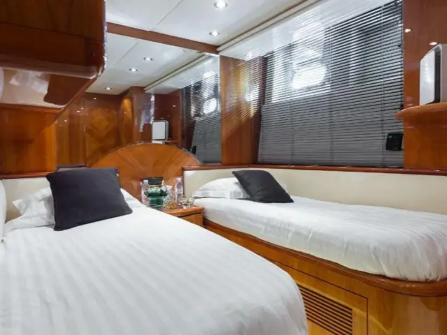 ACCAMA DELTA | Azimut 100 Jumbo — 24 / 24