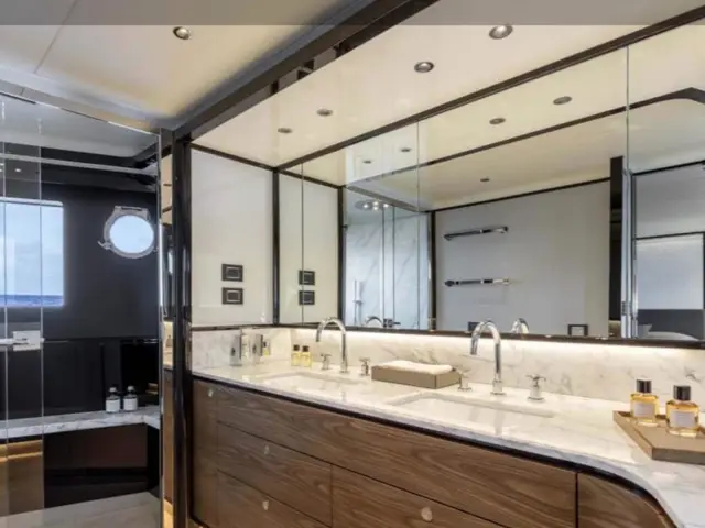 ABSOLUTE | Absolute Navetta 68  — 24 / 27