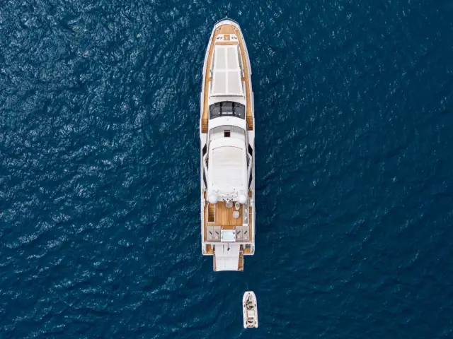 NEMESIS | Azimut 32 Metri — 101 / 101