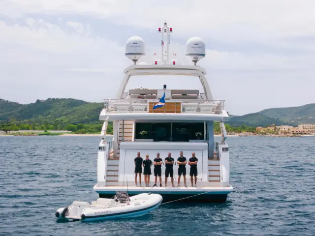 NEMESIS | Azimut 32 Metri — 75 / 101