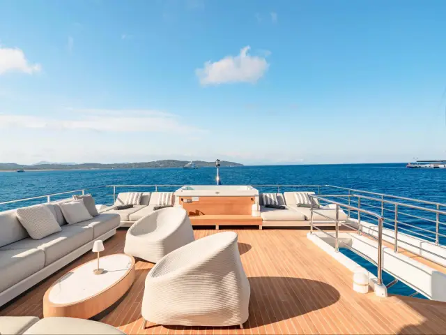 NEMESIS | Azimut 32 Metri — 44 / 101