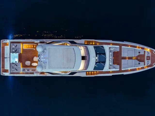 NEMESIS | Azimut 32 Metri — 90 / 101