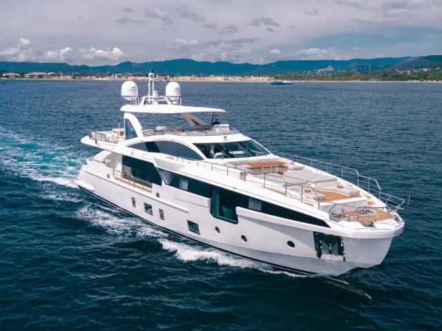 NEMESIS | Azimut 32 Metri — 88 / 101