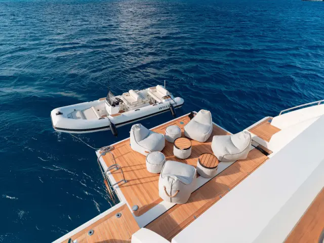 NEMESIS | Azimut 32 Metri — 32 / 101