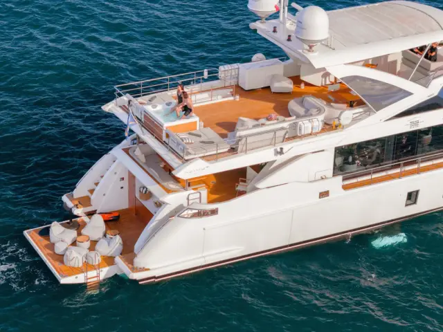 NEMESIS | Azimut 32 Metri — 64 / 101