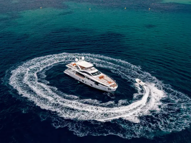 NEMESIS | Azimut 32 Metri — 83 / 101