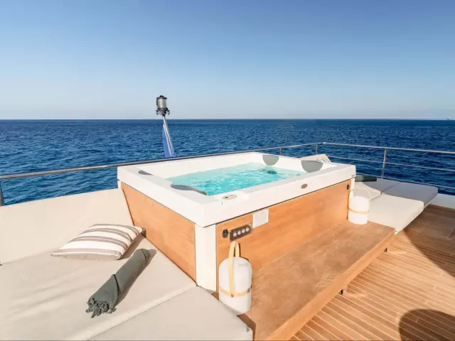 NEMESIS | Azimut 32 Metri — 39 / 101