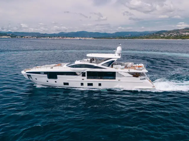 NEMESIS | Azimut 32 Metri — 86 / 101