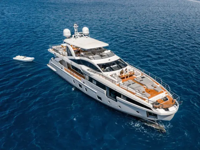 NEMESIS | Azimut 32 Metri — 73 / 101