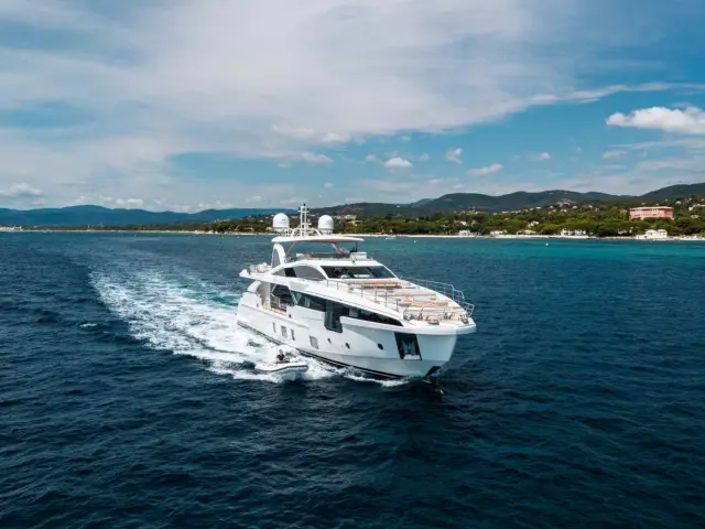 NEMESIS | Azimut 32 Metri — 78 / 101