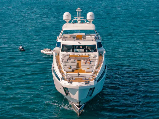 NEMESIS | Azimut 32 Metri — 68 / 101