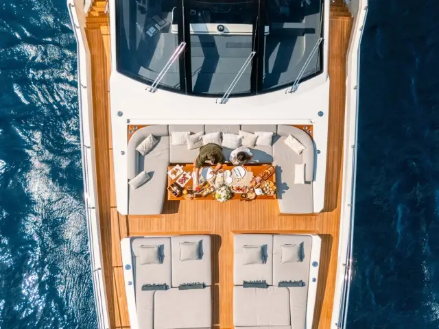 NEMESIS | Azimut 32 Metri — 70 / 101