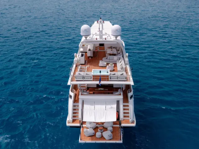 NEMESIS | Azimut 32 Metri — 94 / 101