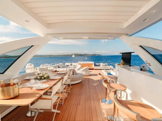 NEMESIS | Azimut 32 Metri — 43 / 101