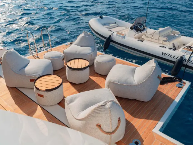 NEMESIS | Azimut 32 Metri — 34 / 101