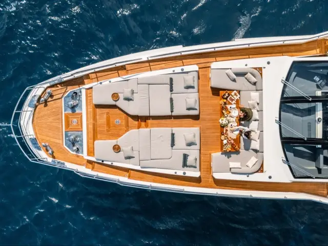 NEMESIS | Azimut 32 Metri — 71 / 101