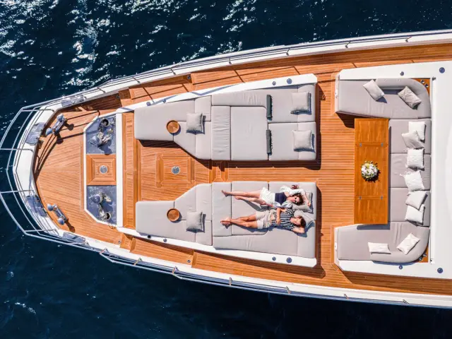 NEMESIS | Azimut 32 Metri — 67 / 101