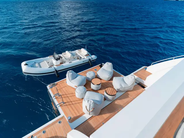 NEMESIS | Azimut 32 Metri — 10 / 101