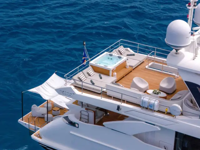 NEMESIS | Azimut 32 Metri — 97 / 101