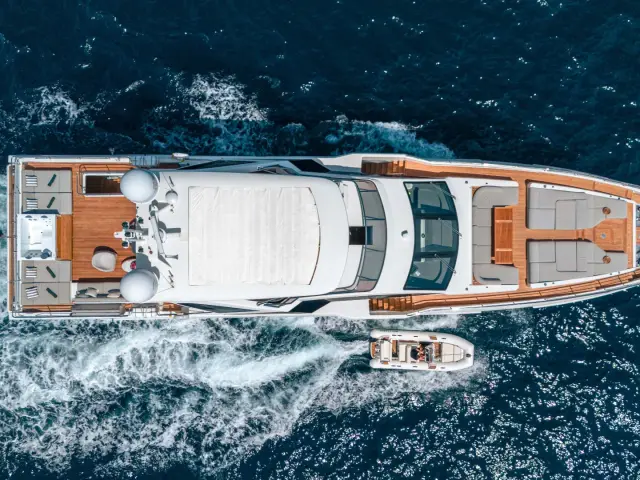 NEMESIS | Azimut 32 Metri — 76 / 101