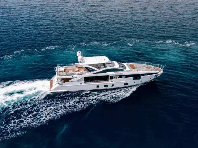NEMESIS | Azimut 32 Metri — 84 / 101