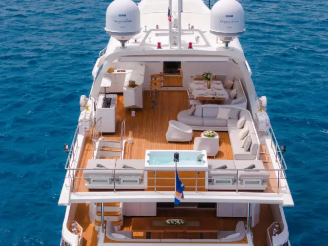 NEMESIS | Azimut 32 Metri — 95 / 101